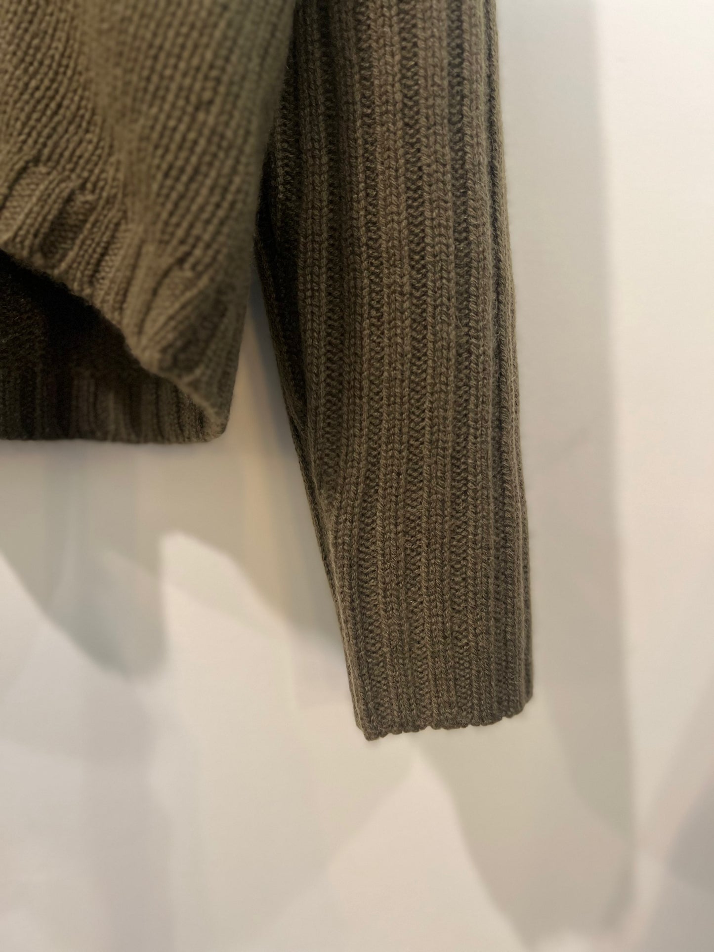 Kristensen Du Nord - Cashmere V-Neck Sweater in Olive