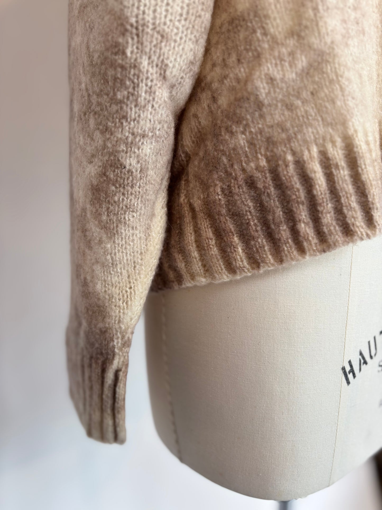 Avant Toi- Marble Effect Brushed Cashmere & Silk V-neck
