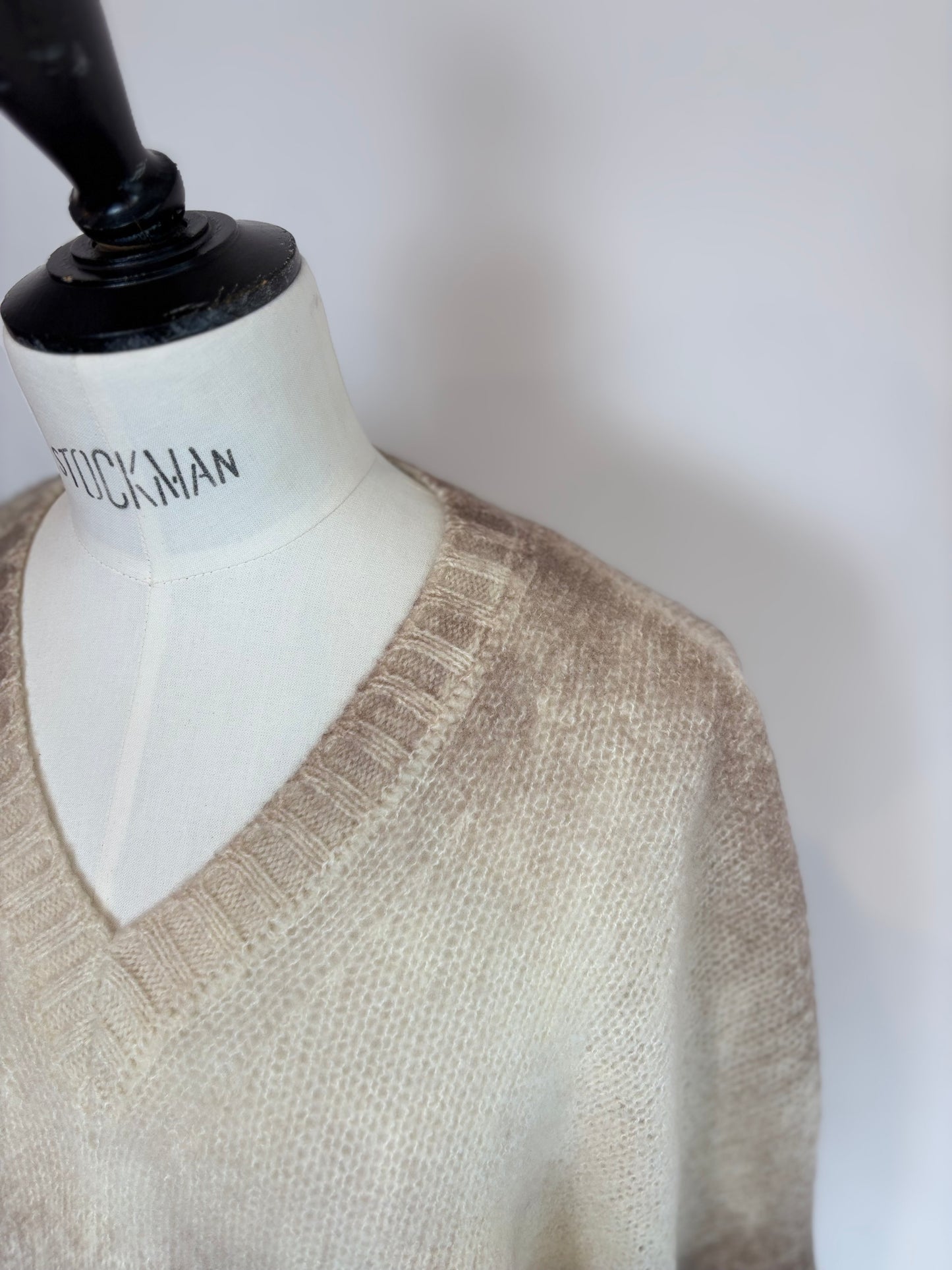 Avant Toi- Marble Effect Brushed Cashmere & Silk V-neck