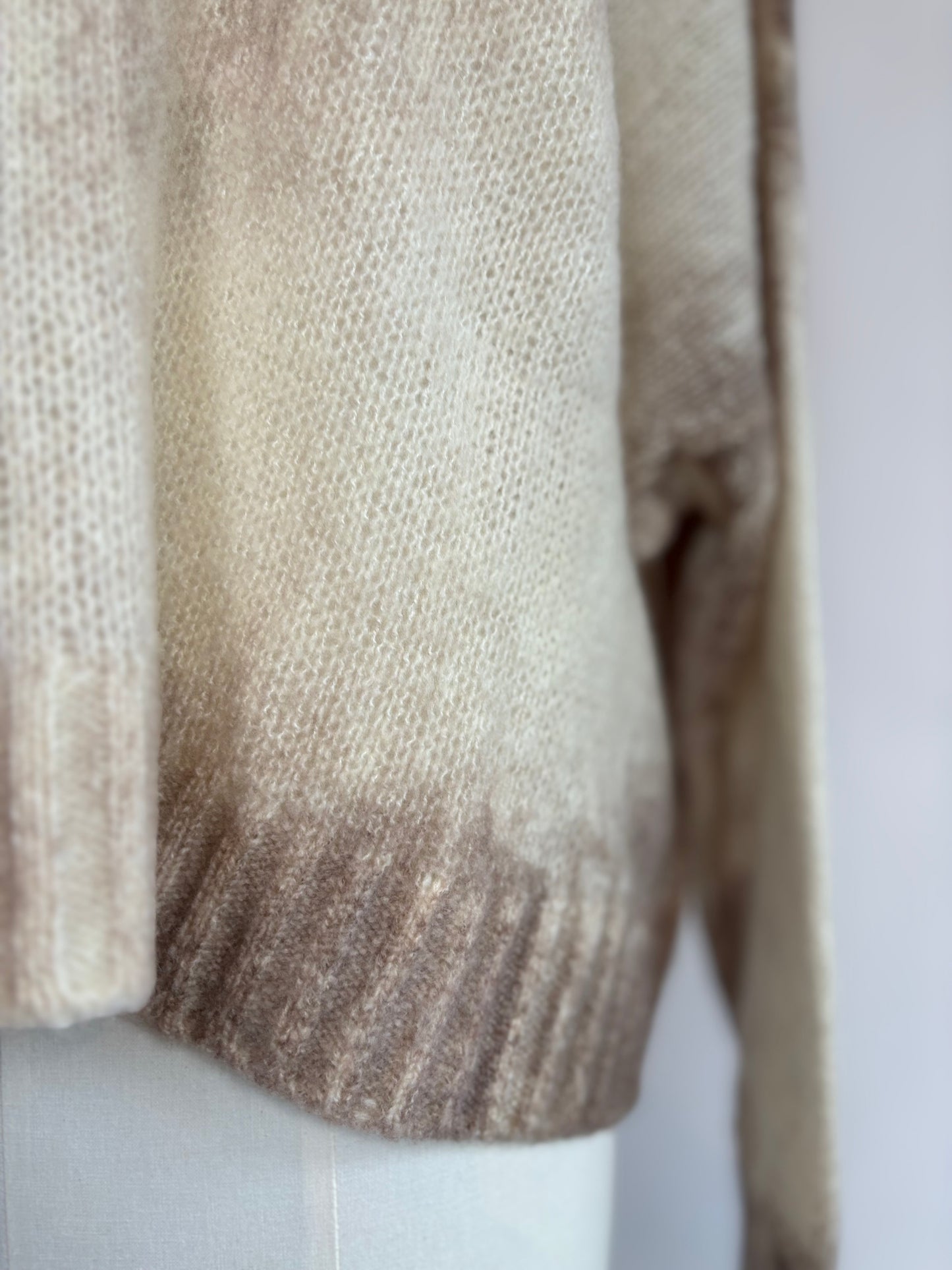 Avant Toi- Marble Effect Brushed Cashmere & Silk V-neck