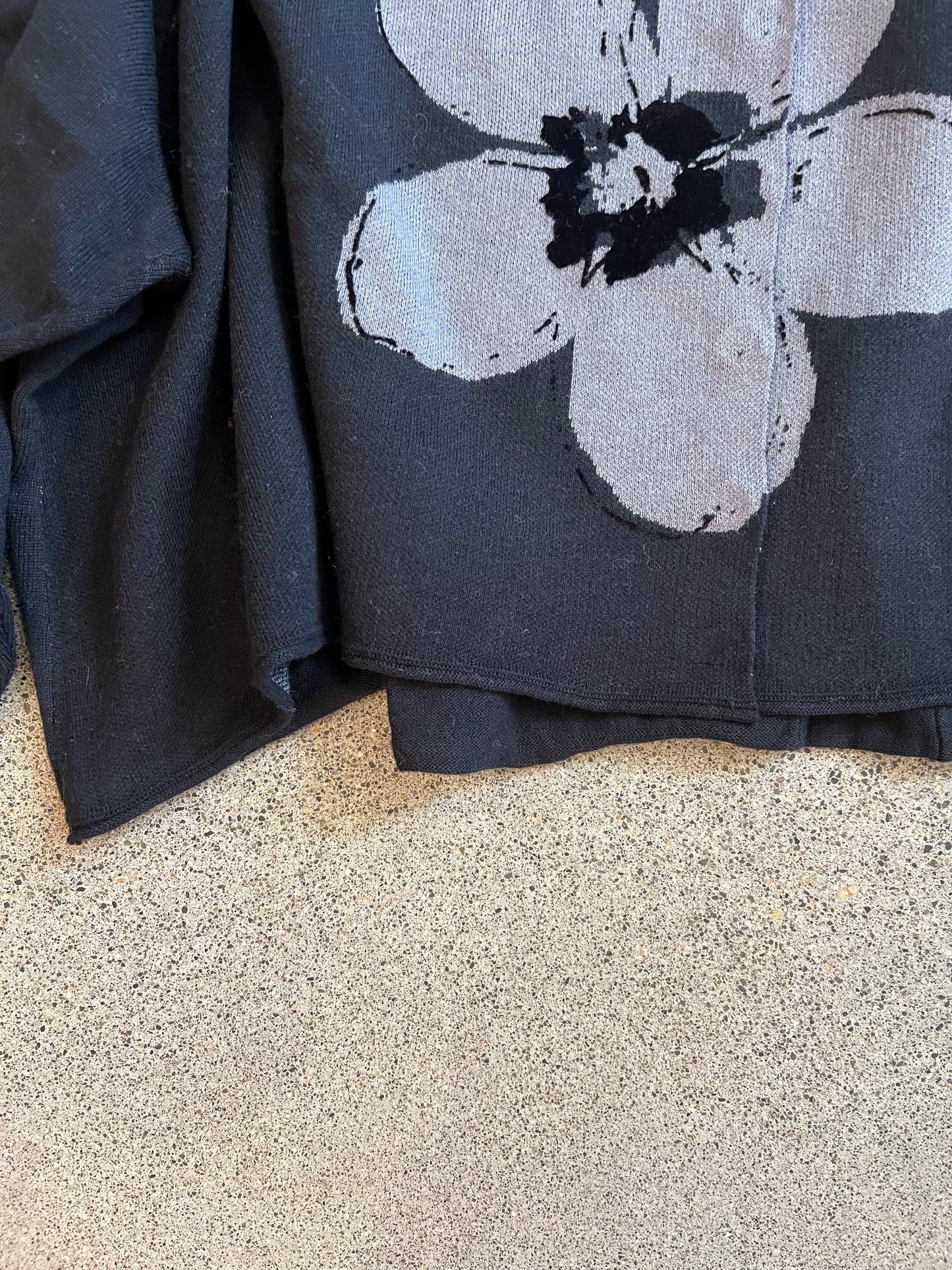 Rundholz Black Label - Collared Crop Flower Sweater in Red or Black