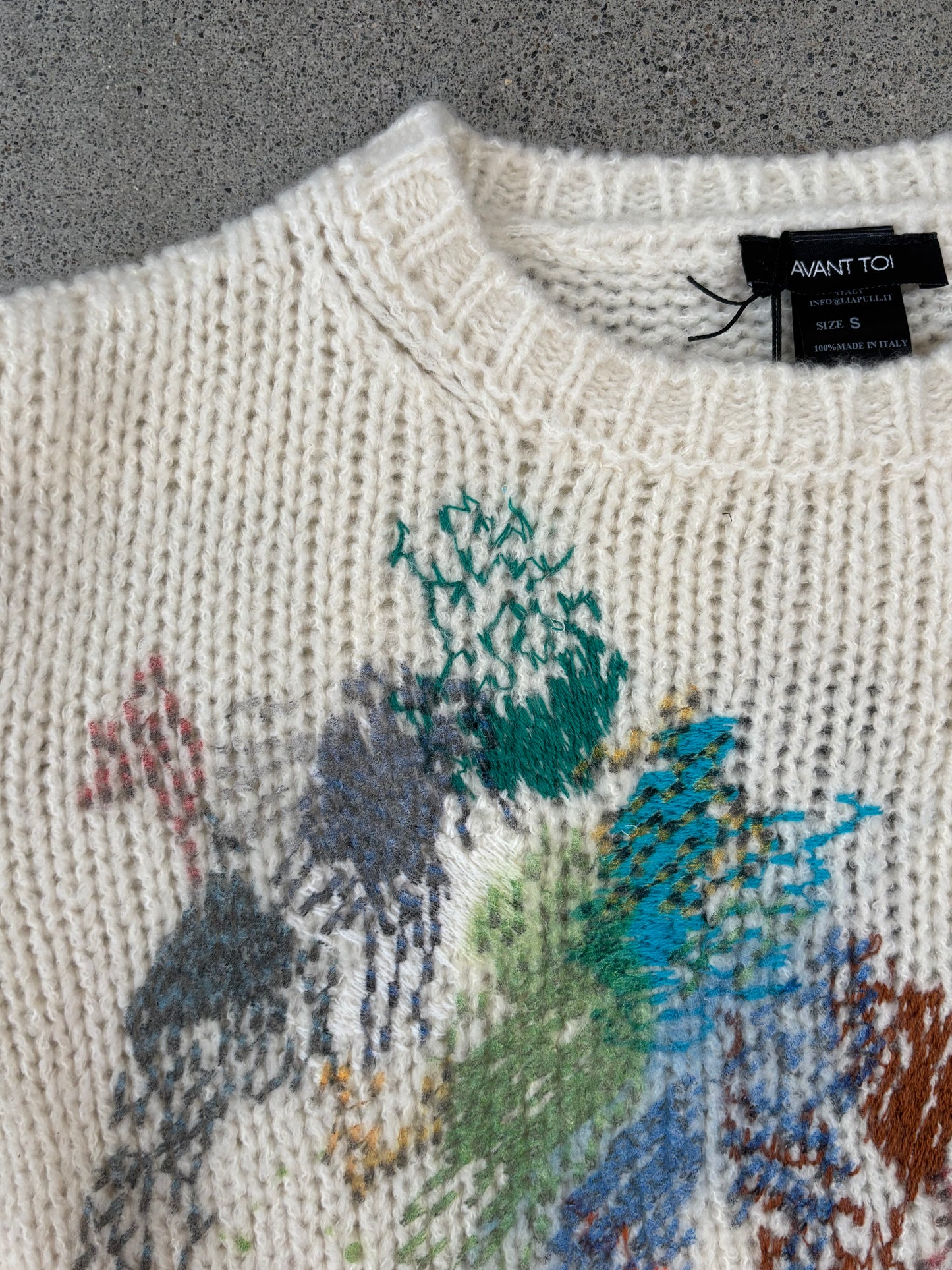 Avant Toi - Roundneck Pullover with Colorful Embroidery