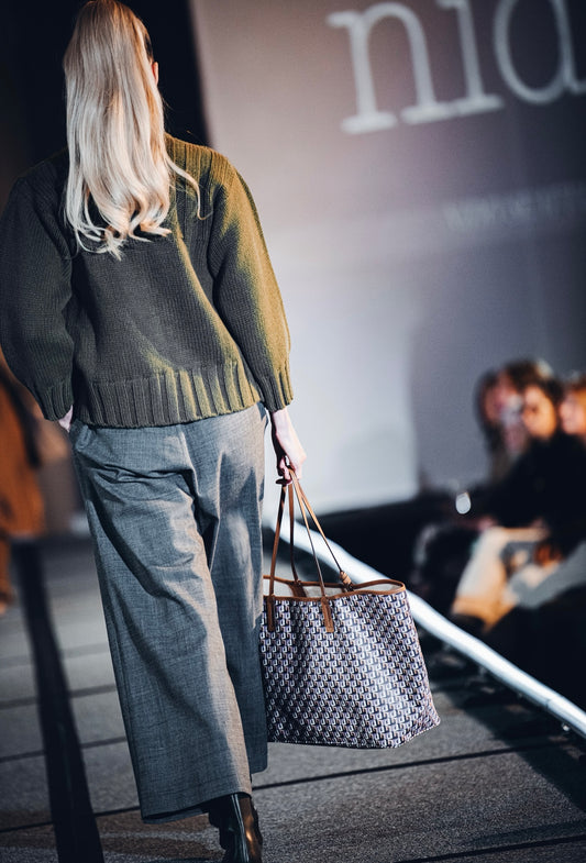 Pesseia - Shopper Tote in Austral