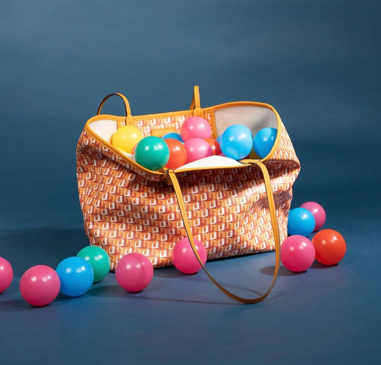 Pesseia - Tike Tote in three colors