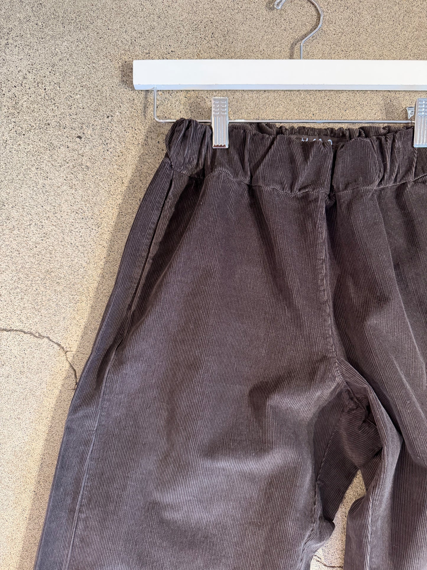 Labo Art - Pant Diana in Small Wale Corduroy Chocolate Brown