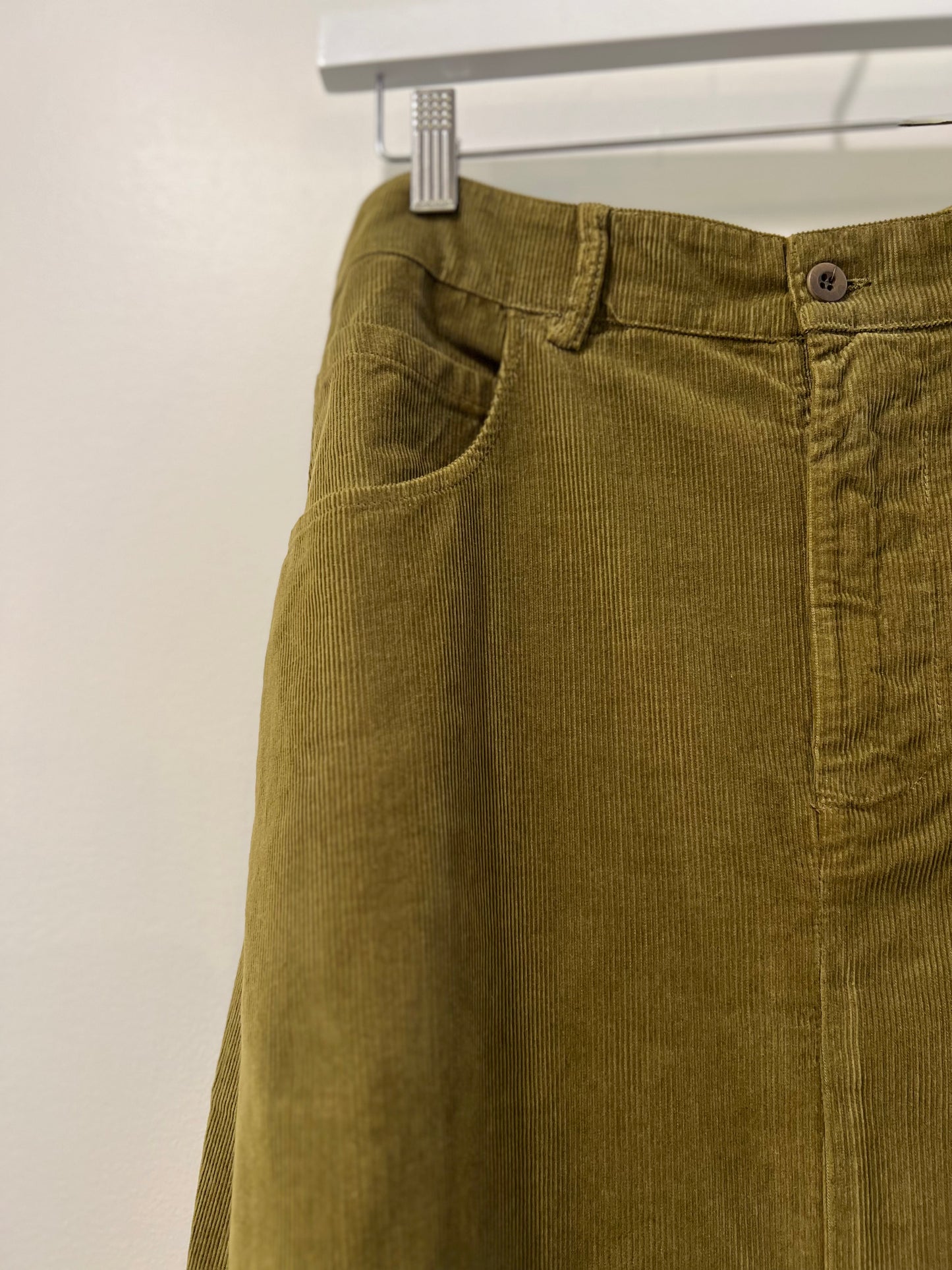 Labo Art - Corduroy A-Line Skirt in Olive