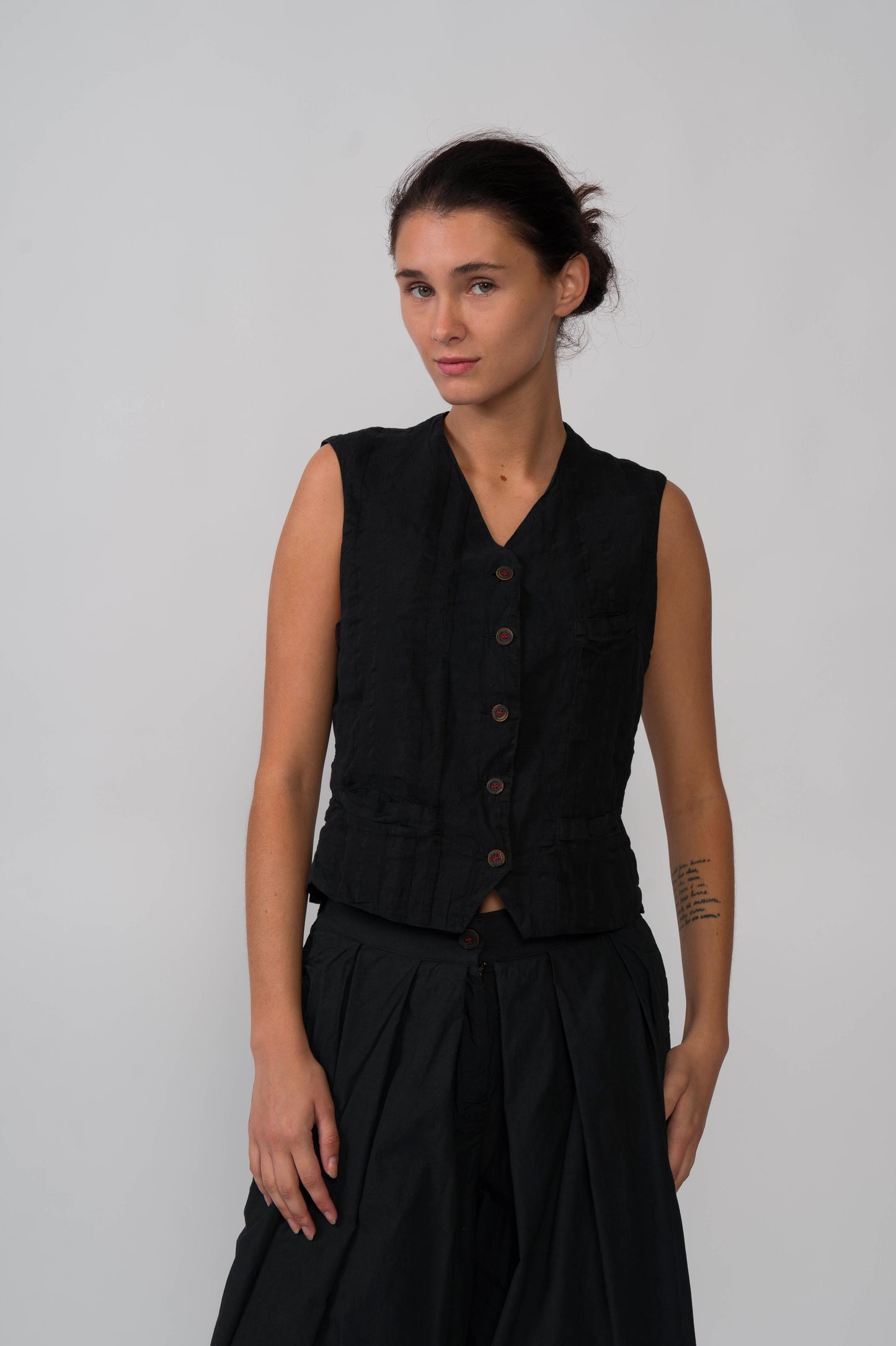 Hannoh Wessel - Gilet Gertrud in Natural or Black