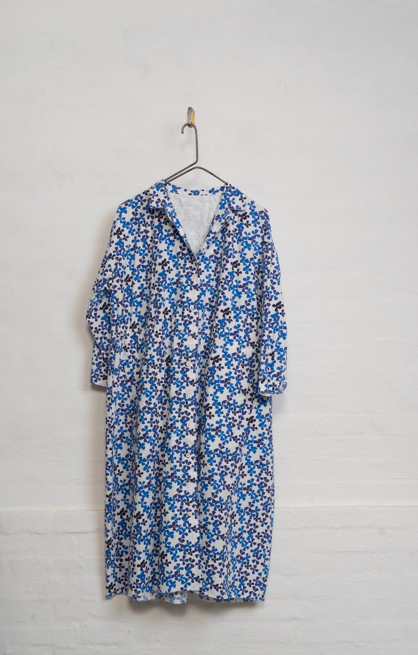 Hannoh Wessel - Dress Danica in Blue Flowers or Ink
