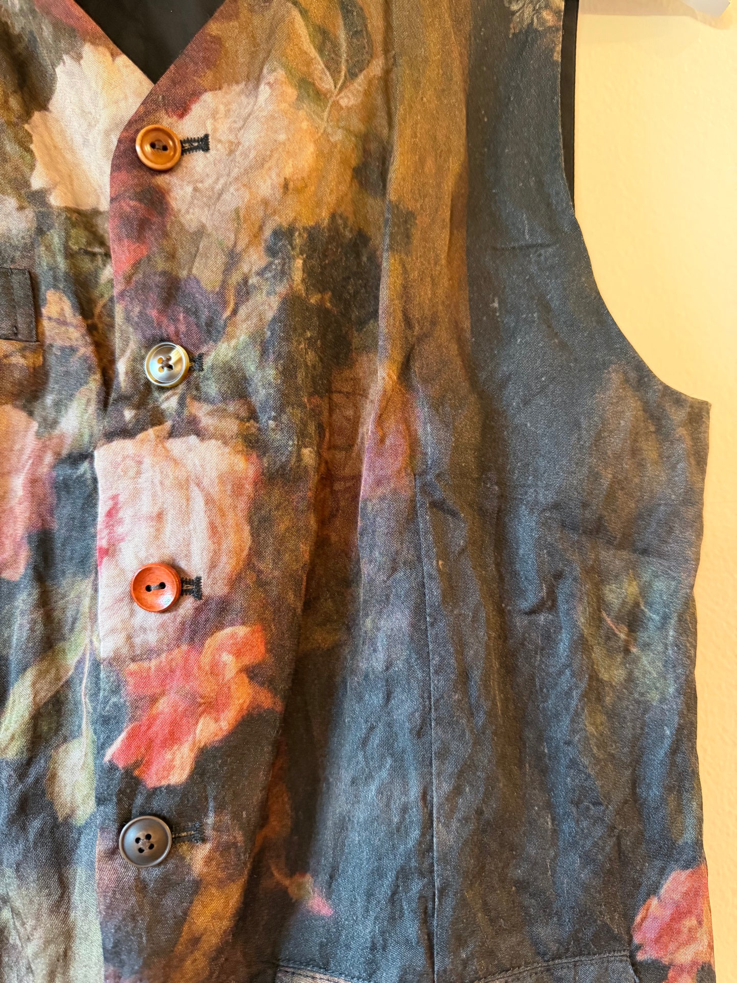 Aleksandr Manamïs - Vest  in Automne Rouge- Floral  or Black Rose