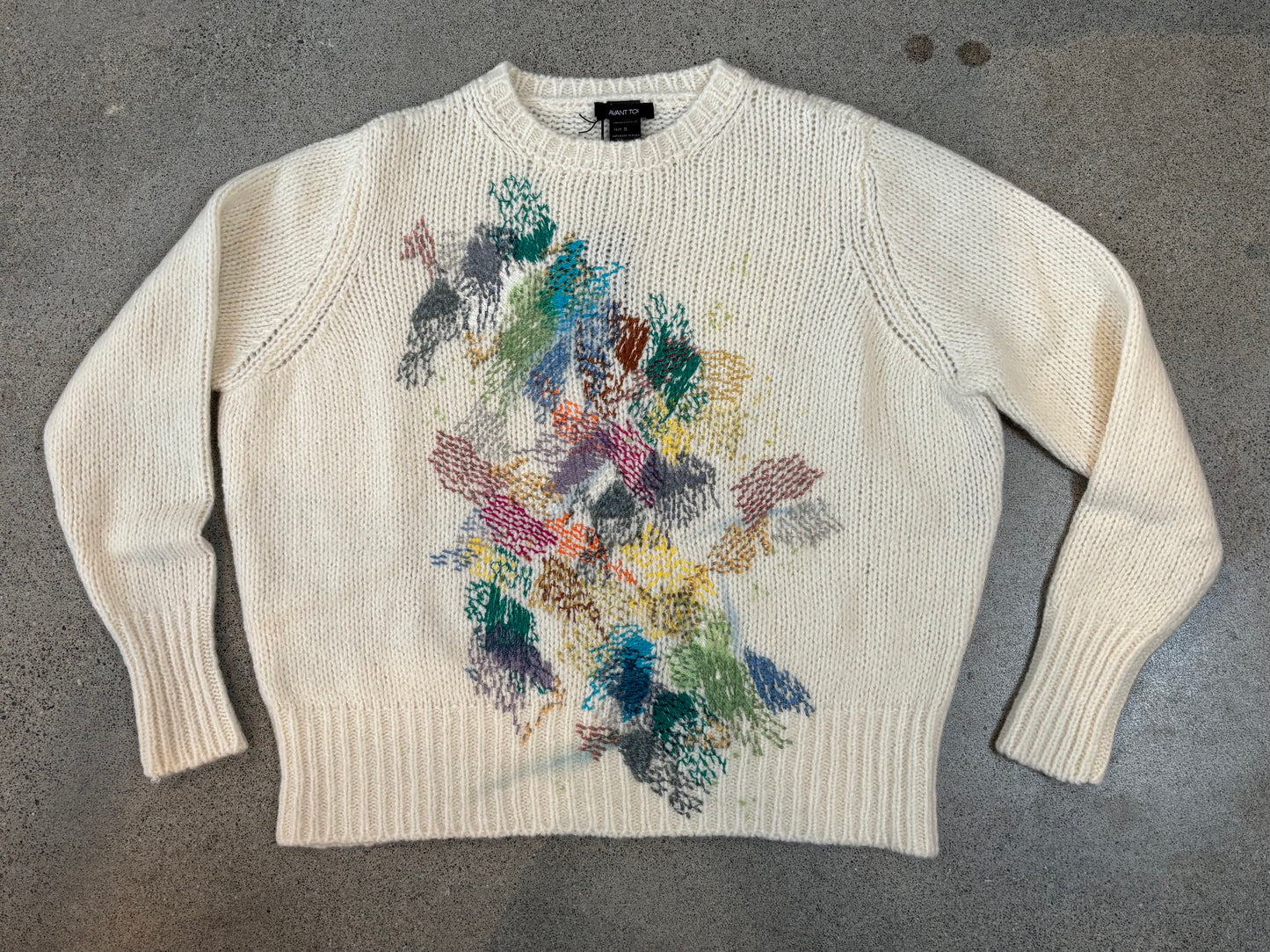Avant Toi - Roundneck Pullover with Colorful Embroidery