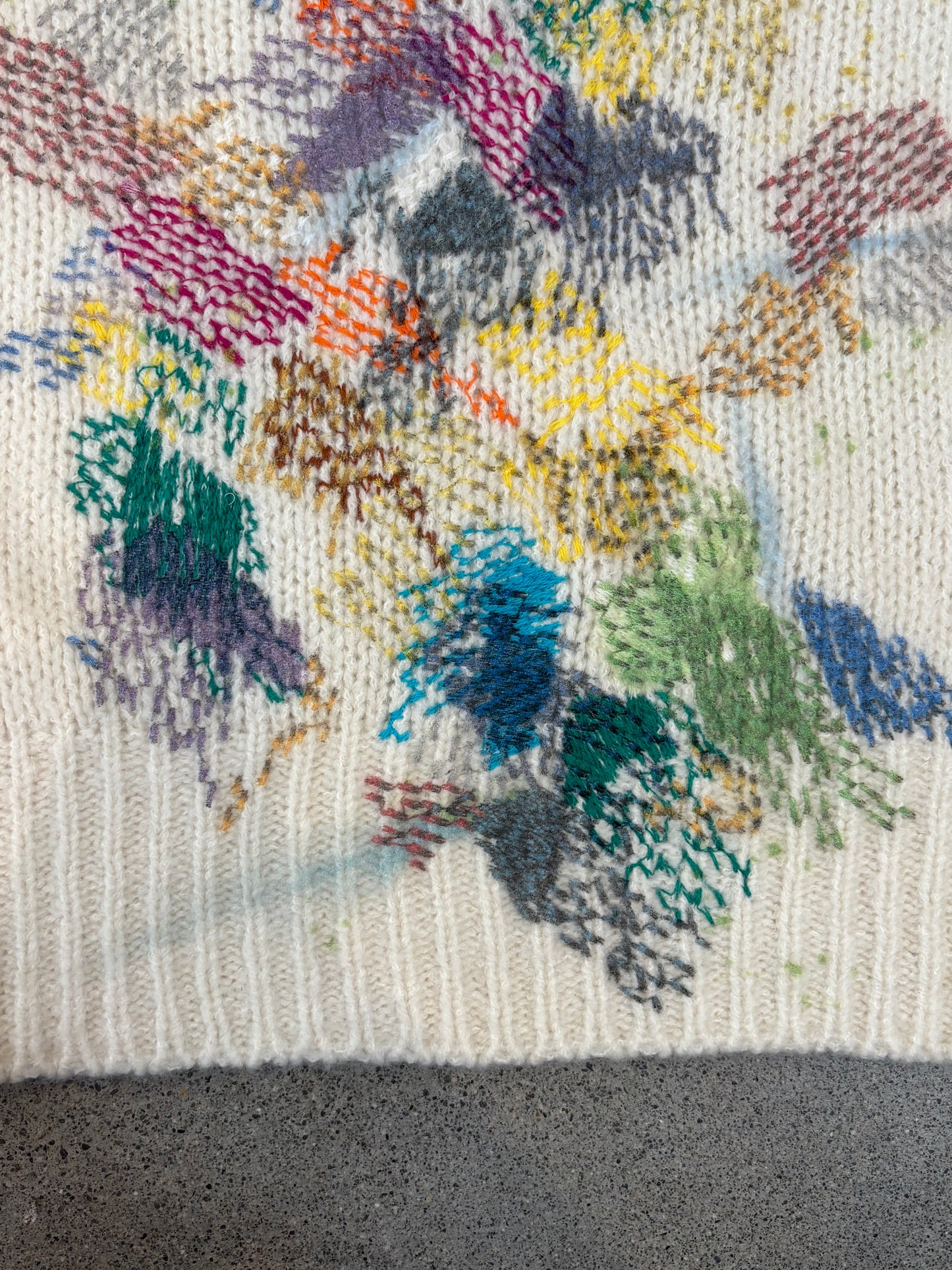 Avant Toi - Roundneck Pullover with Colorful Embroidery