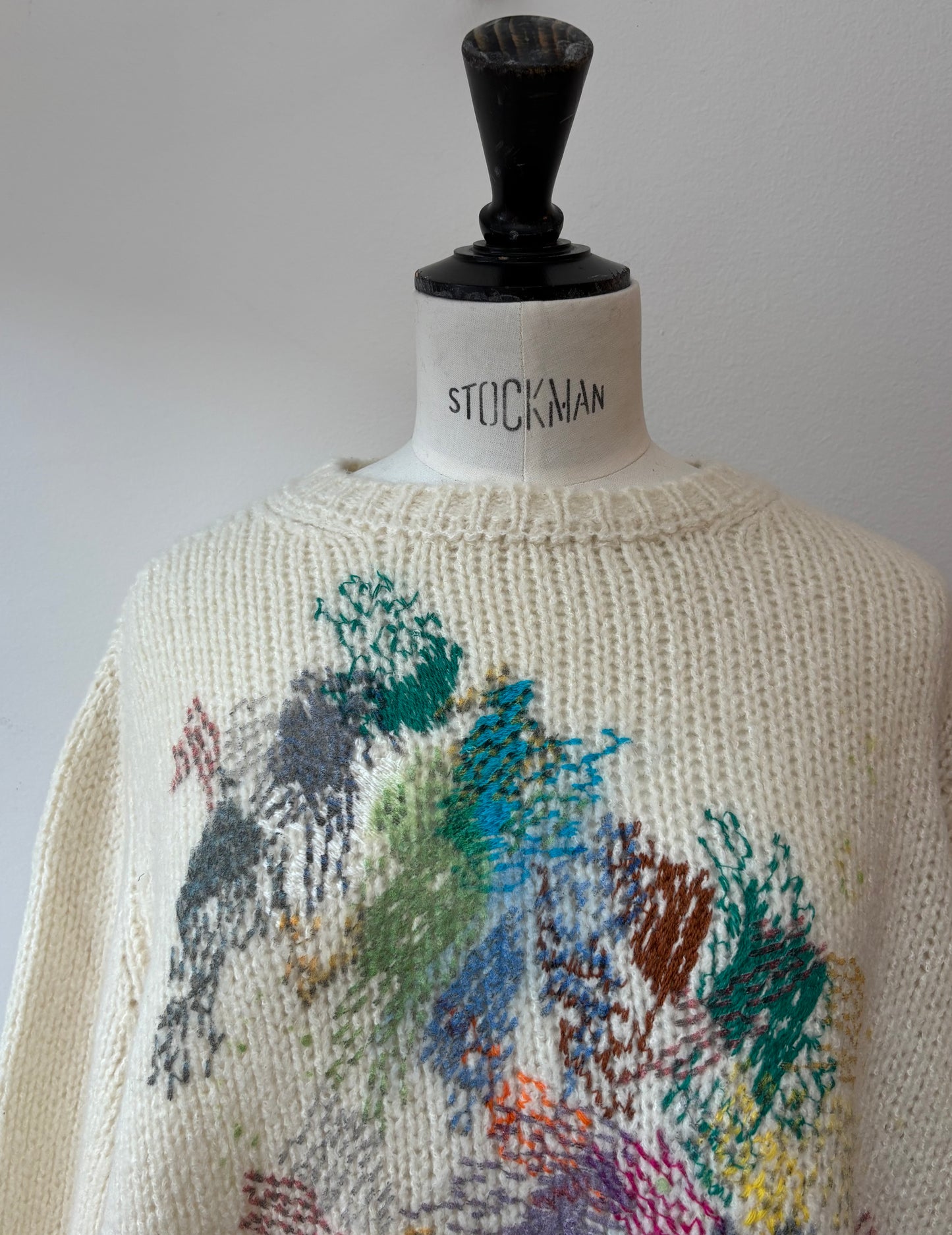 Avant Toi - Roundneck Pullover with Colorful Embroidery