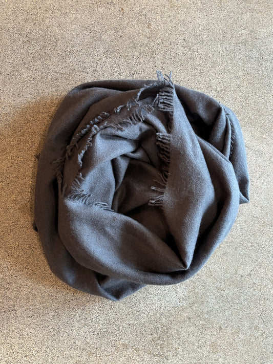 KAS - Mediumweight Woven Cashmere Scarf in Dark Grey