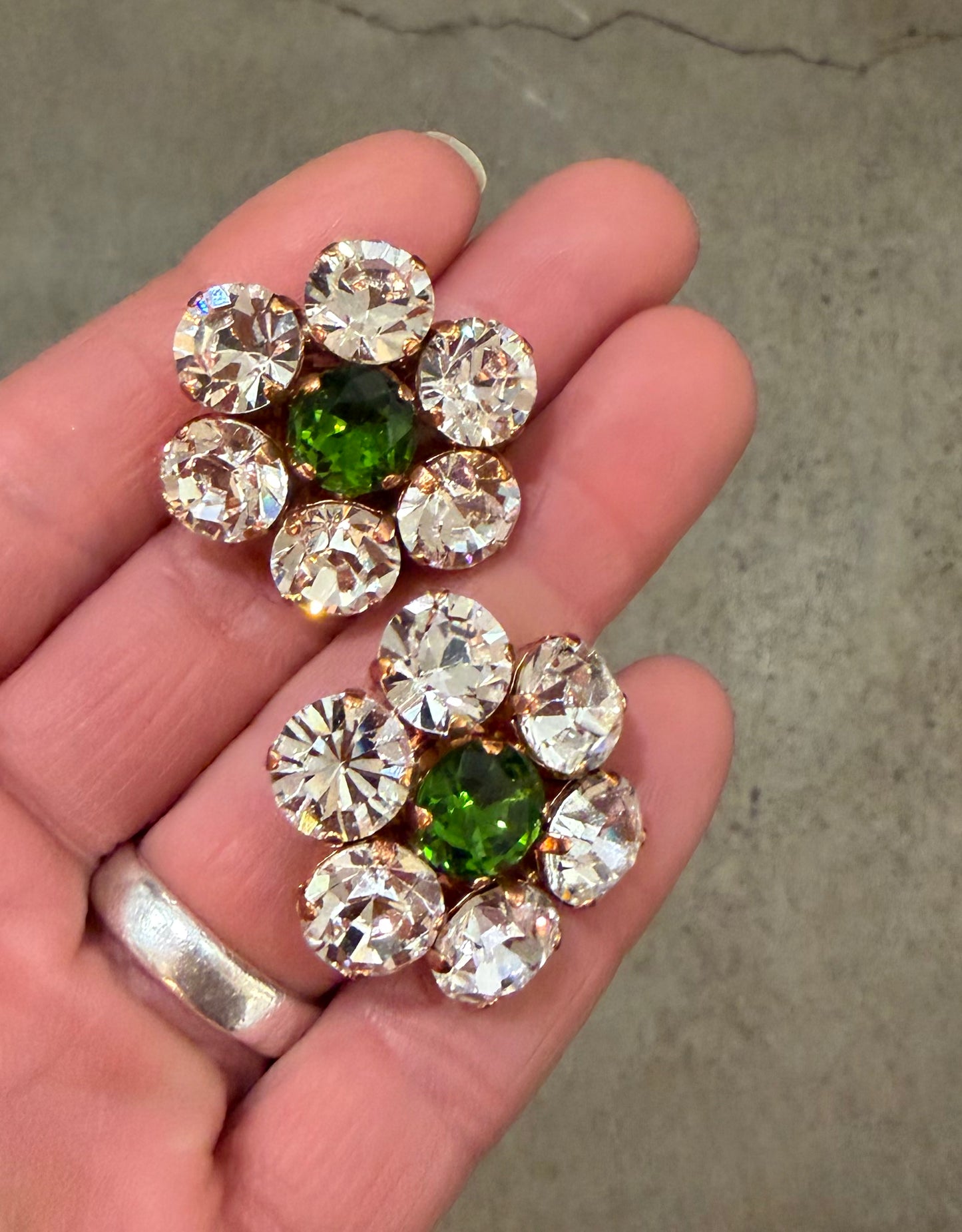 Alba Bijoux - Flower Clip Earrings