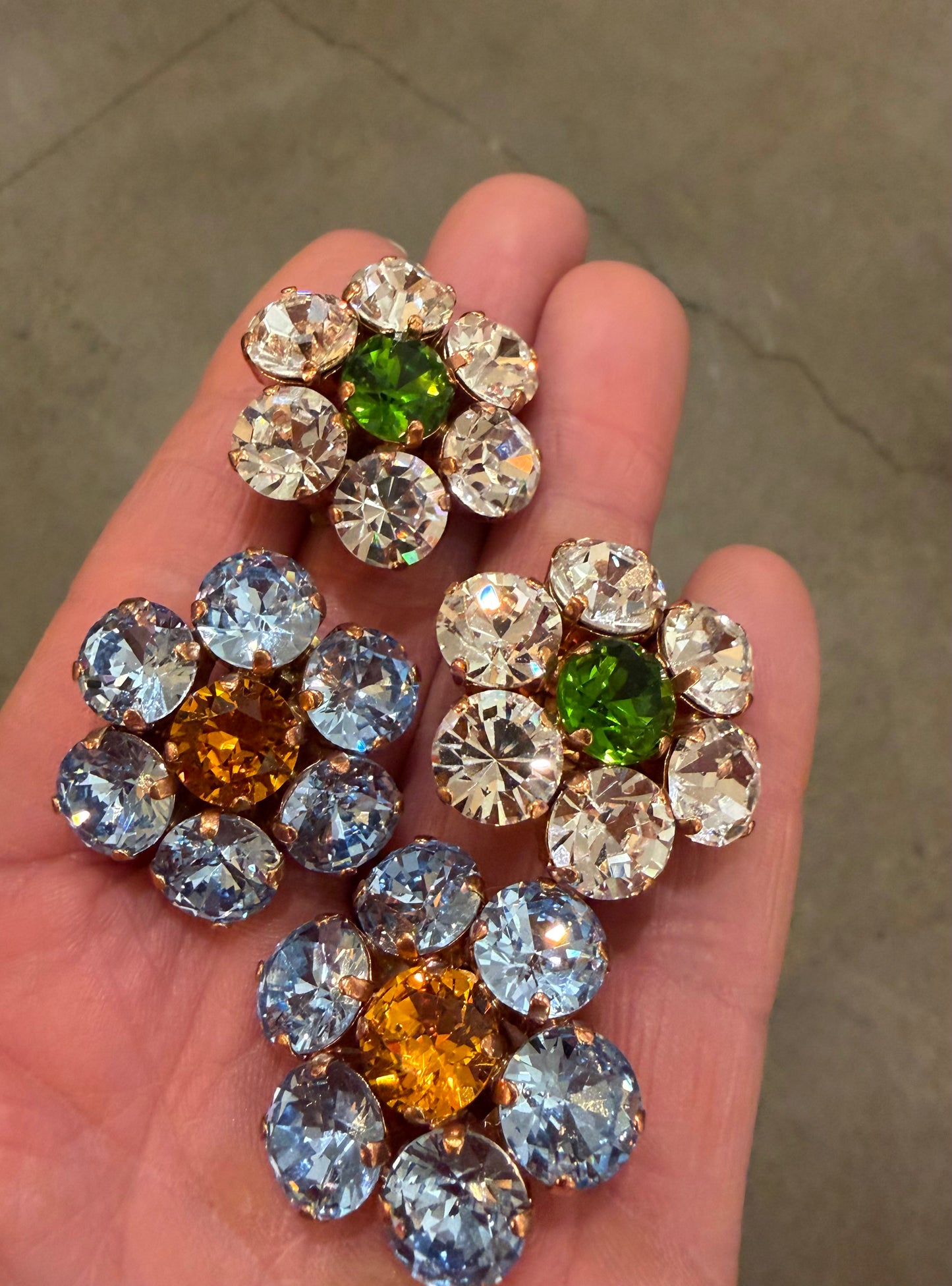 Alba Bijoux - Flower Clip Earrings