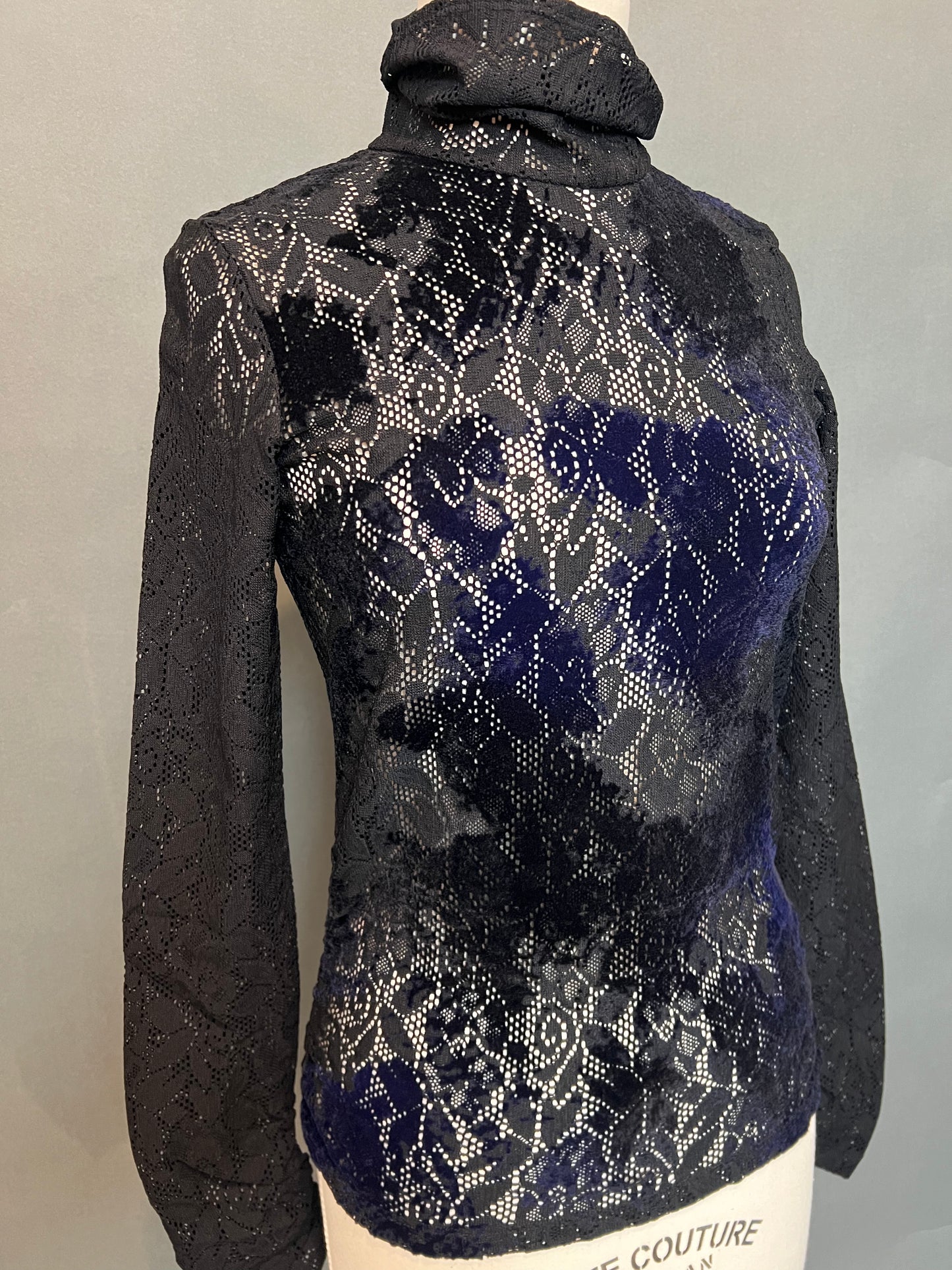 High Clothing - Logical Stretchy Lace Top