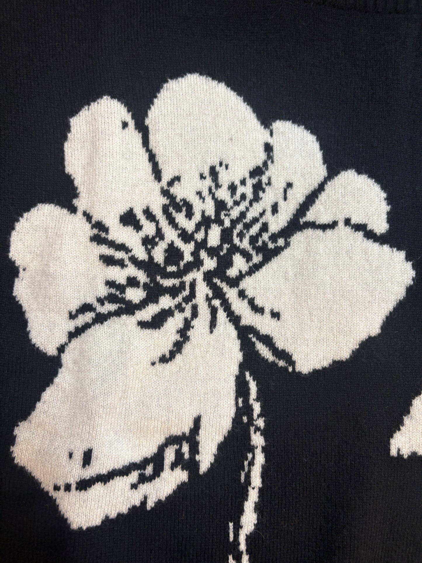 Happy Sheep - CashWool Floral Pullover