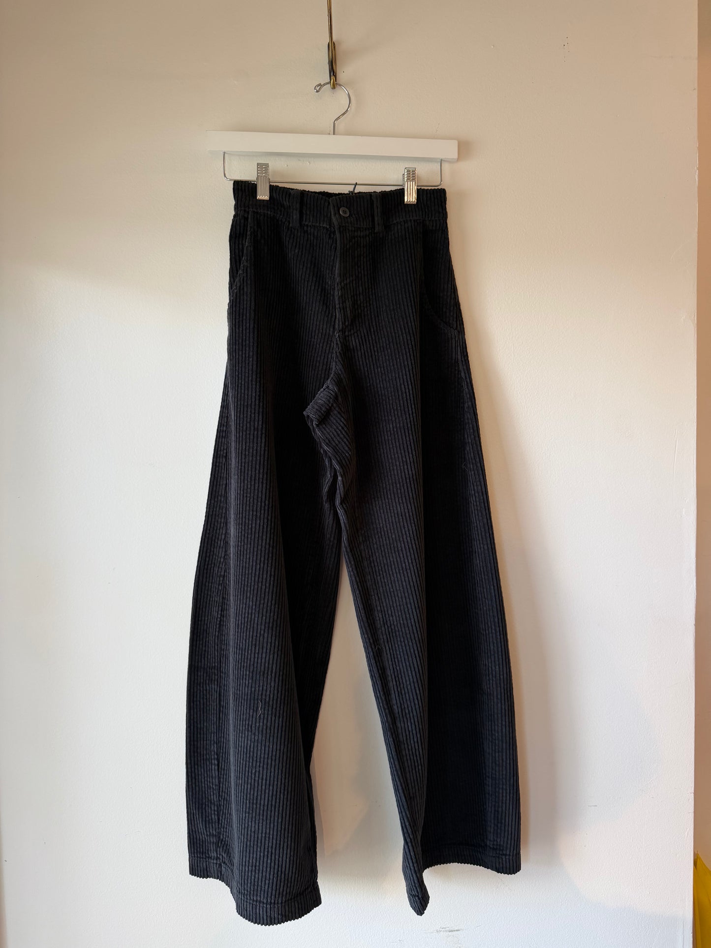 Labo Art - Wide Wale Corduroy in Steel Grey