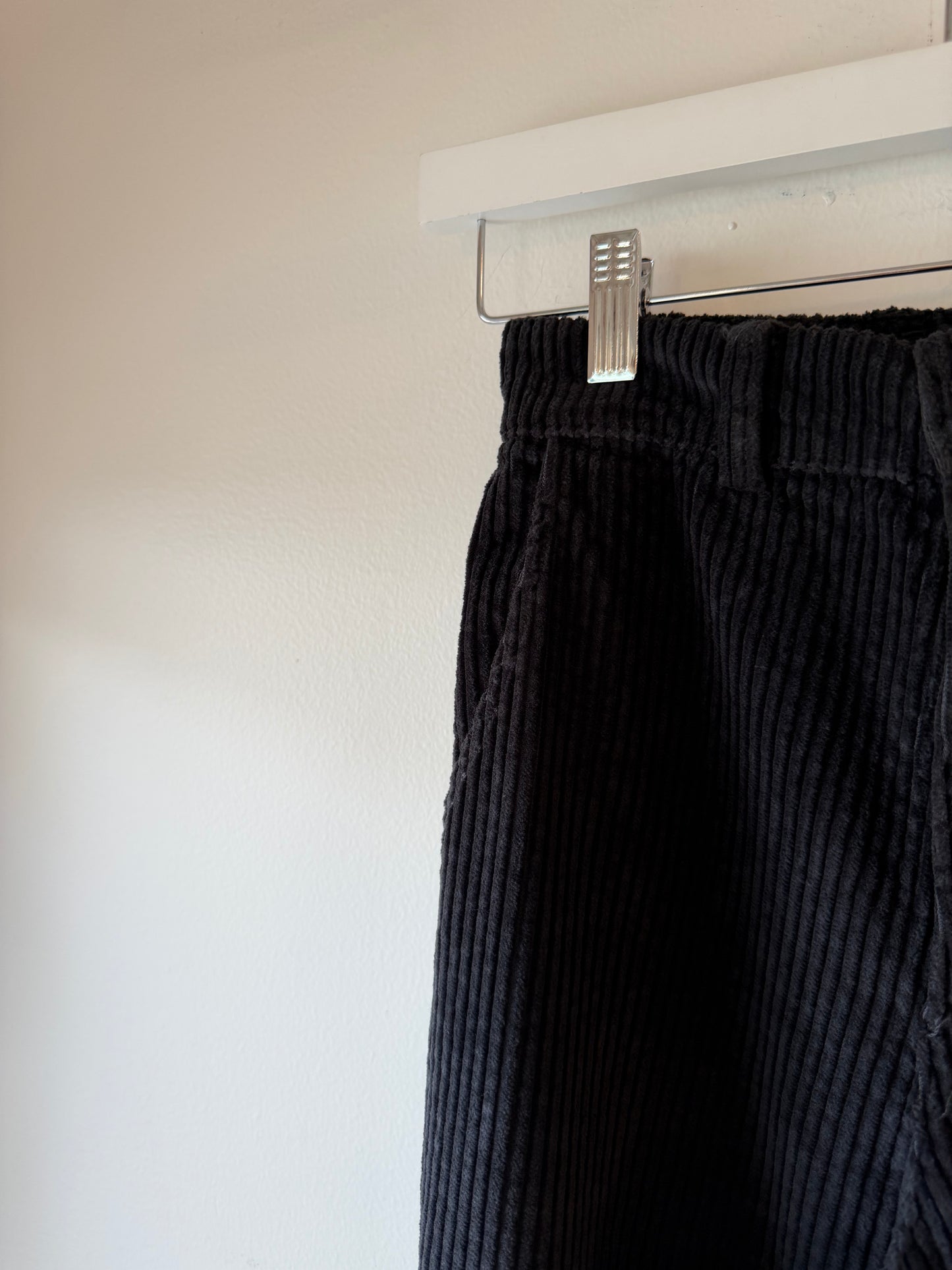 Labo Art - Wide Wale Corduroy in Steel Grey