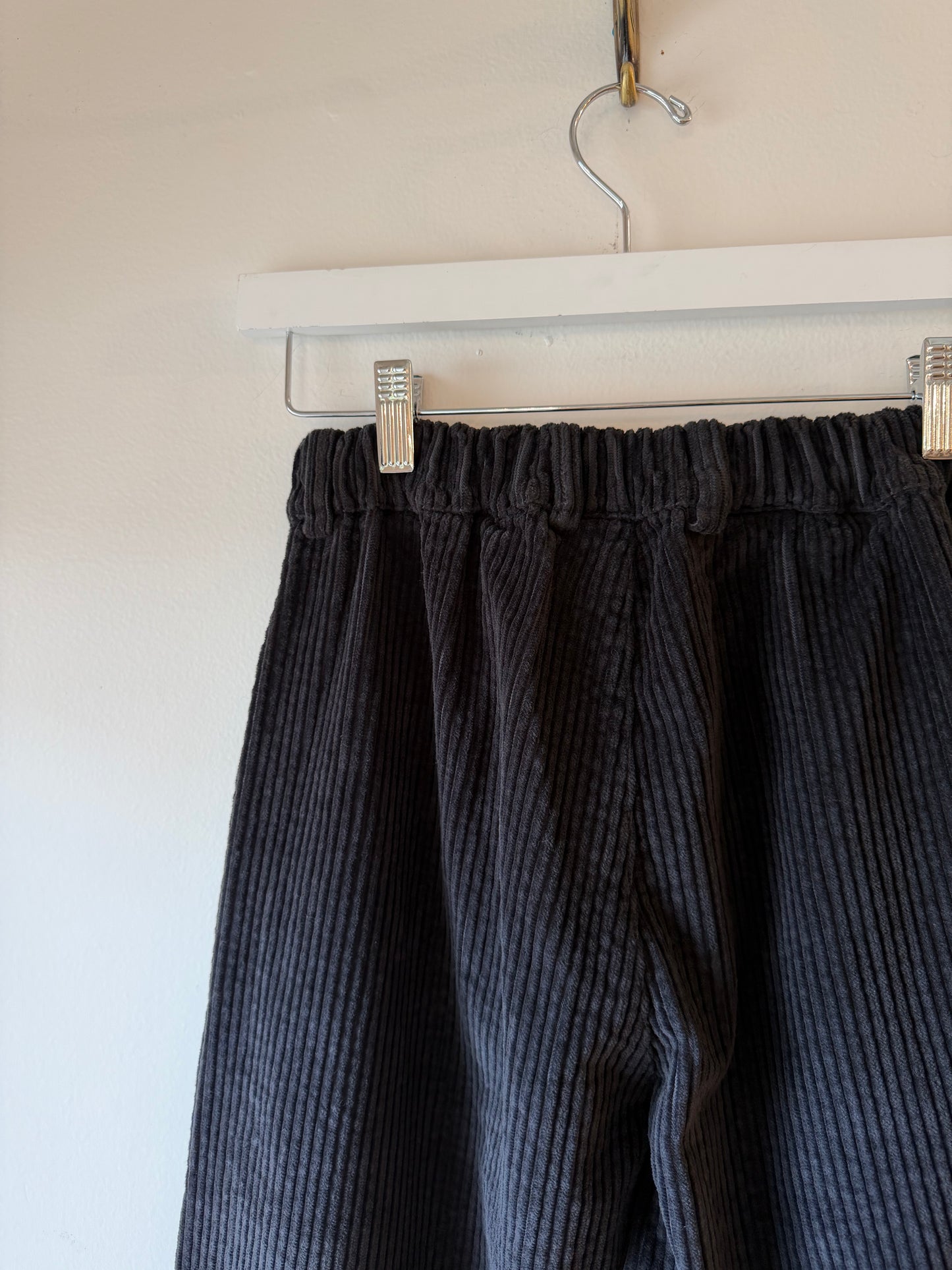 Labo Art - Wide Wale Corduroy in Steel Grey
