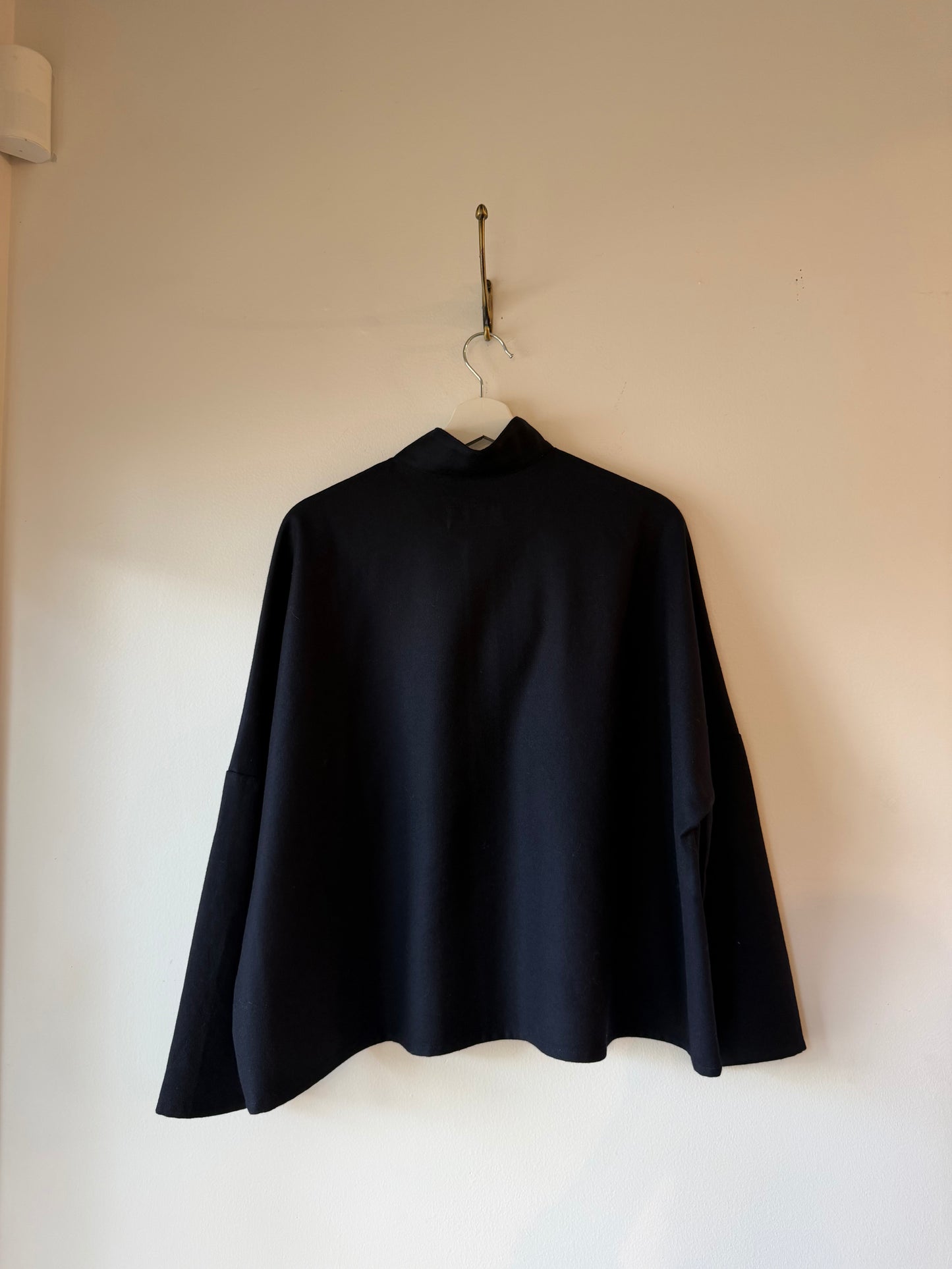 Labo Art- Tina Top in Navy or Winter White