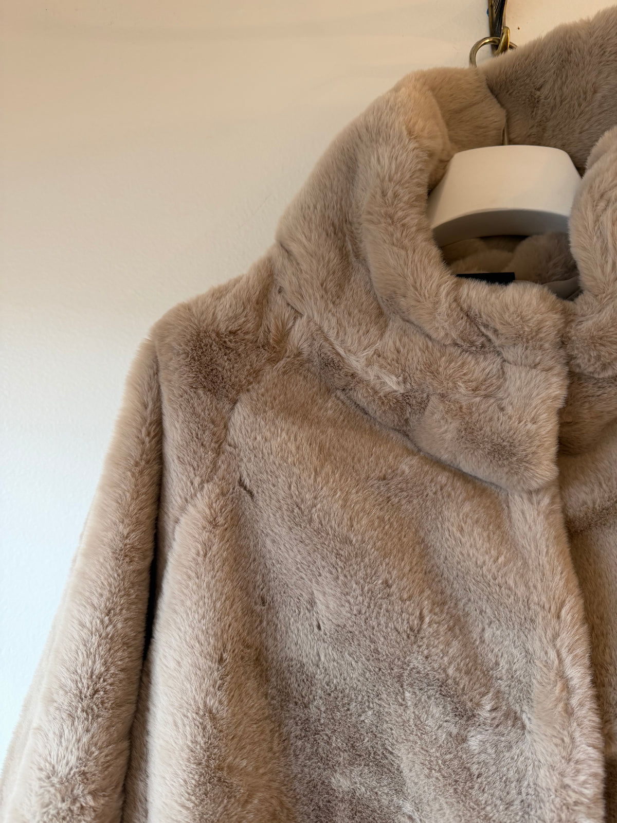 Rundholz Black Label - Teddy Bear Hooded Jacket in Sand