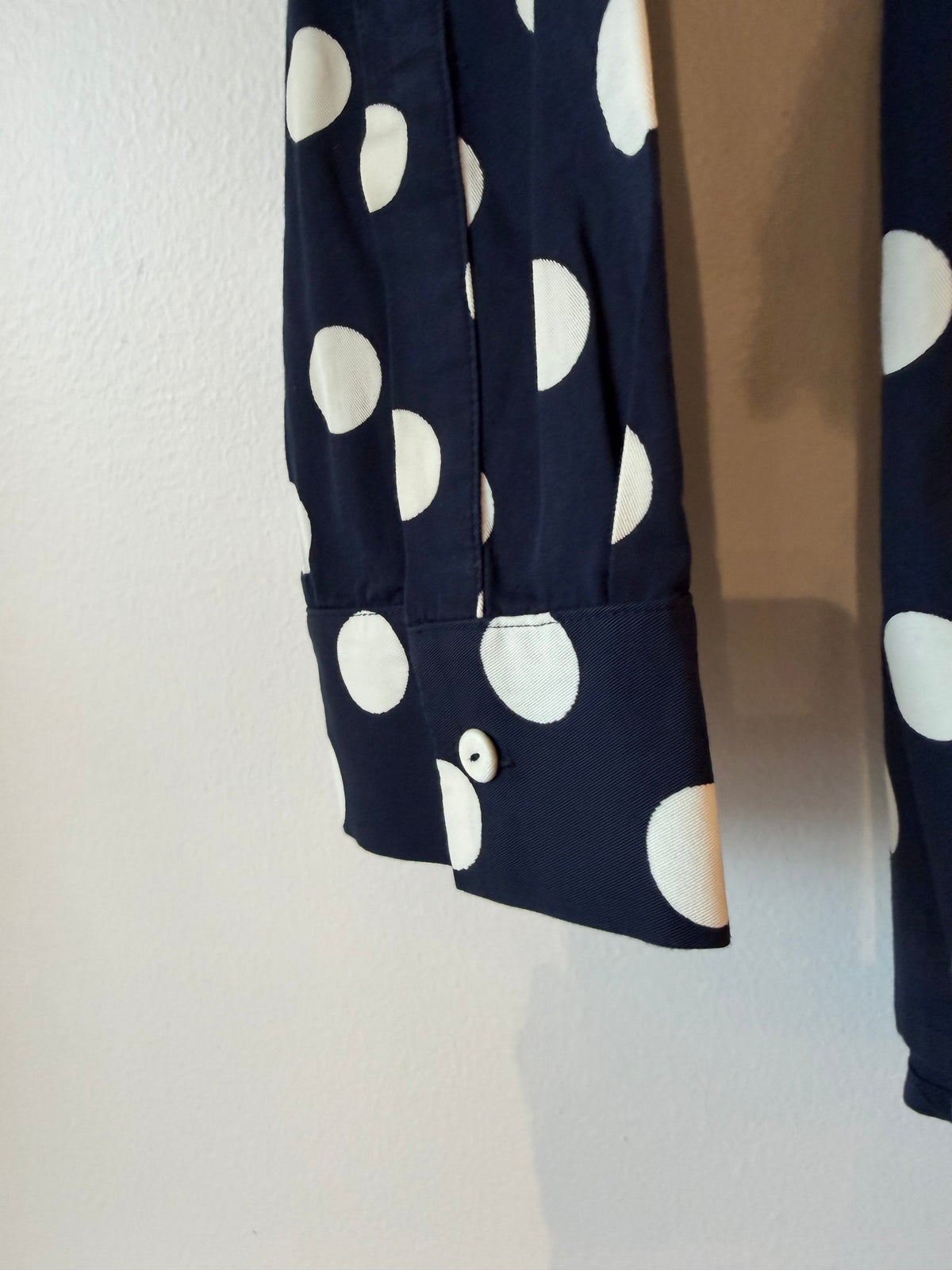 Hannes Roether - Dot Shirt With Tie
