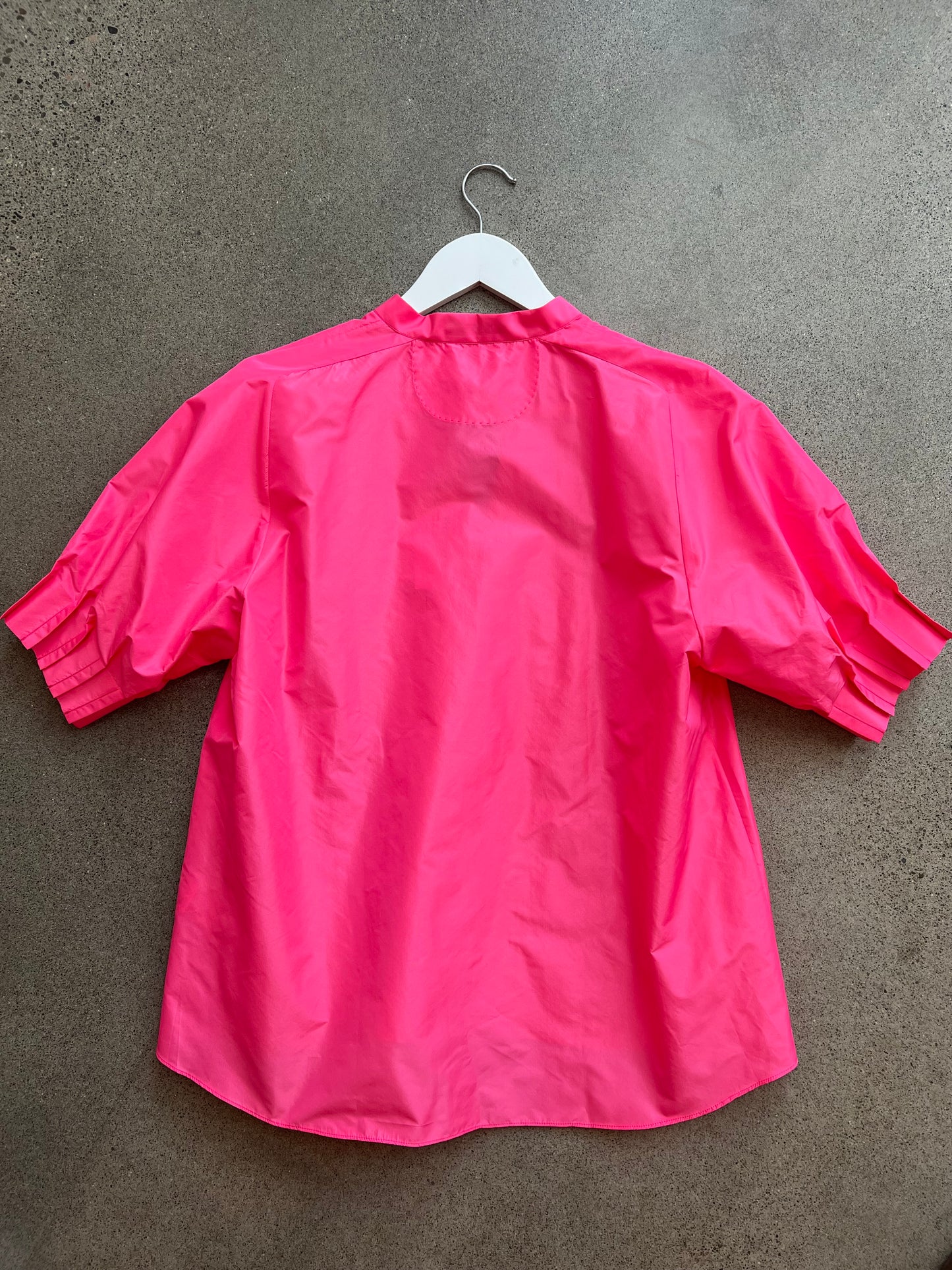 Le Sarte Pettegole - Wide Pleated Sleeved Blouse in Neon Pink