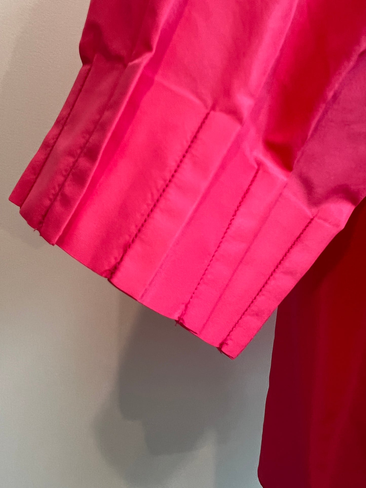 Le Sarte Pettegole - Wide Pleated Sleeved Blouse in Neon Pink