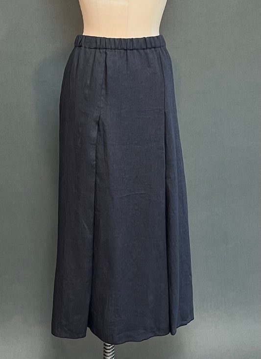 Hache - Simple Skirt in Off-black